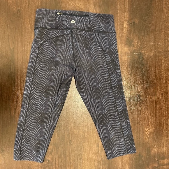 Tuff Athletics Capri Leggings - Picture 3 of 9